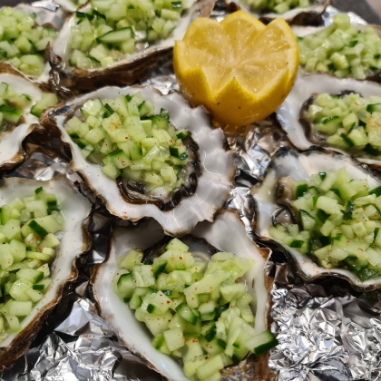 Zeeuwse oester met komkommersalsa & gin